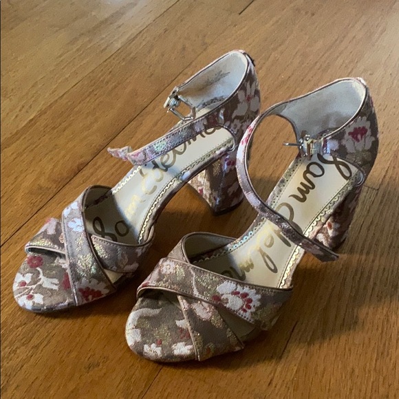 Used - Picture 2 of 5